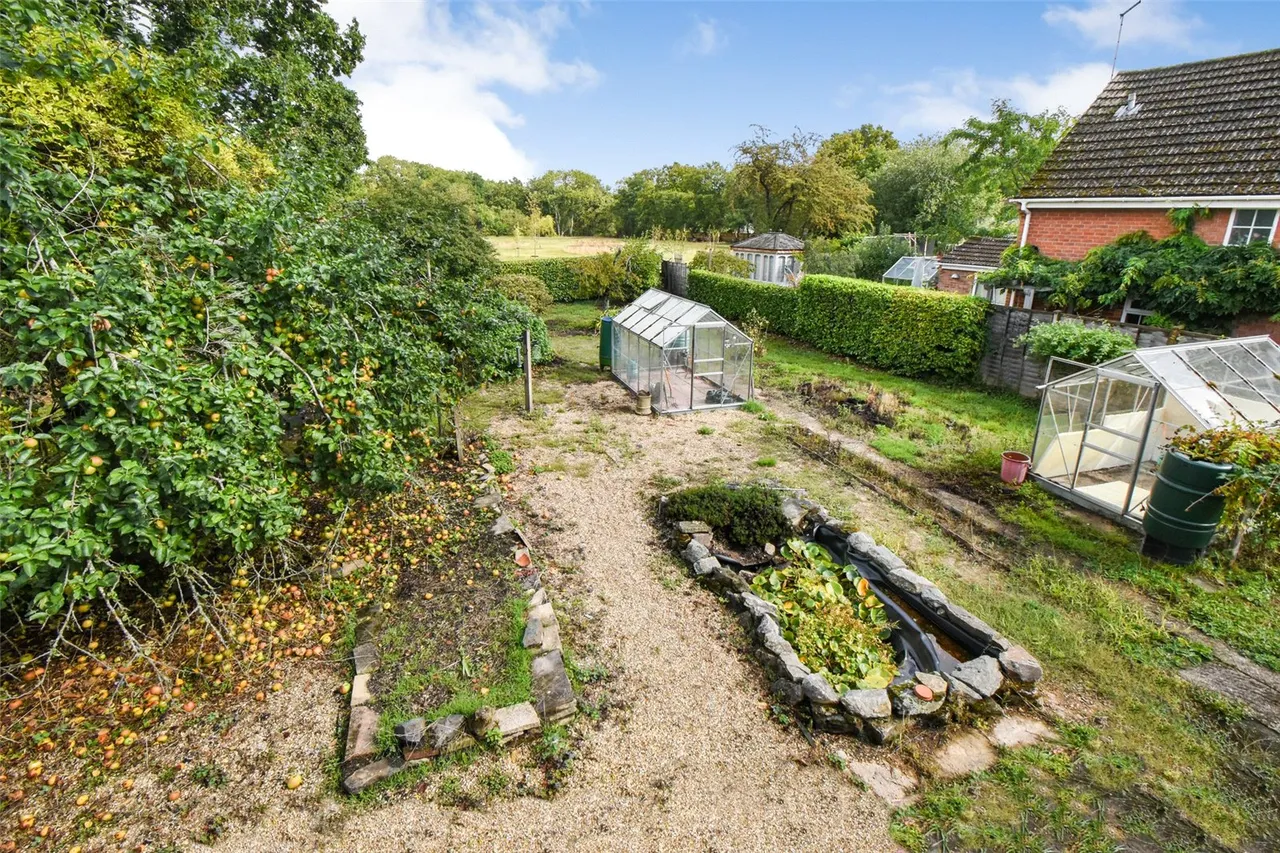 Newnham Road, Newnham, Hook, Hampshire, RG27 9AE, photo 14
