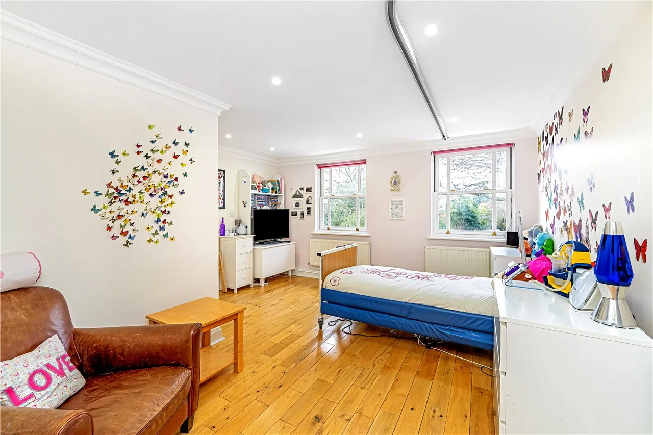 The Avenue, Hampton, TW12 3RN, photo 13