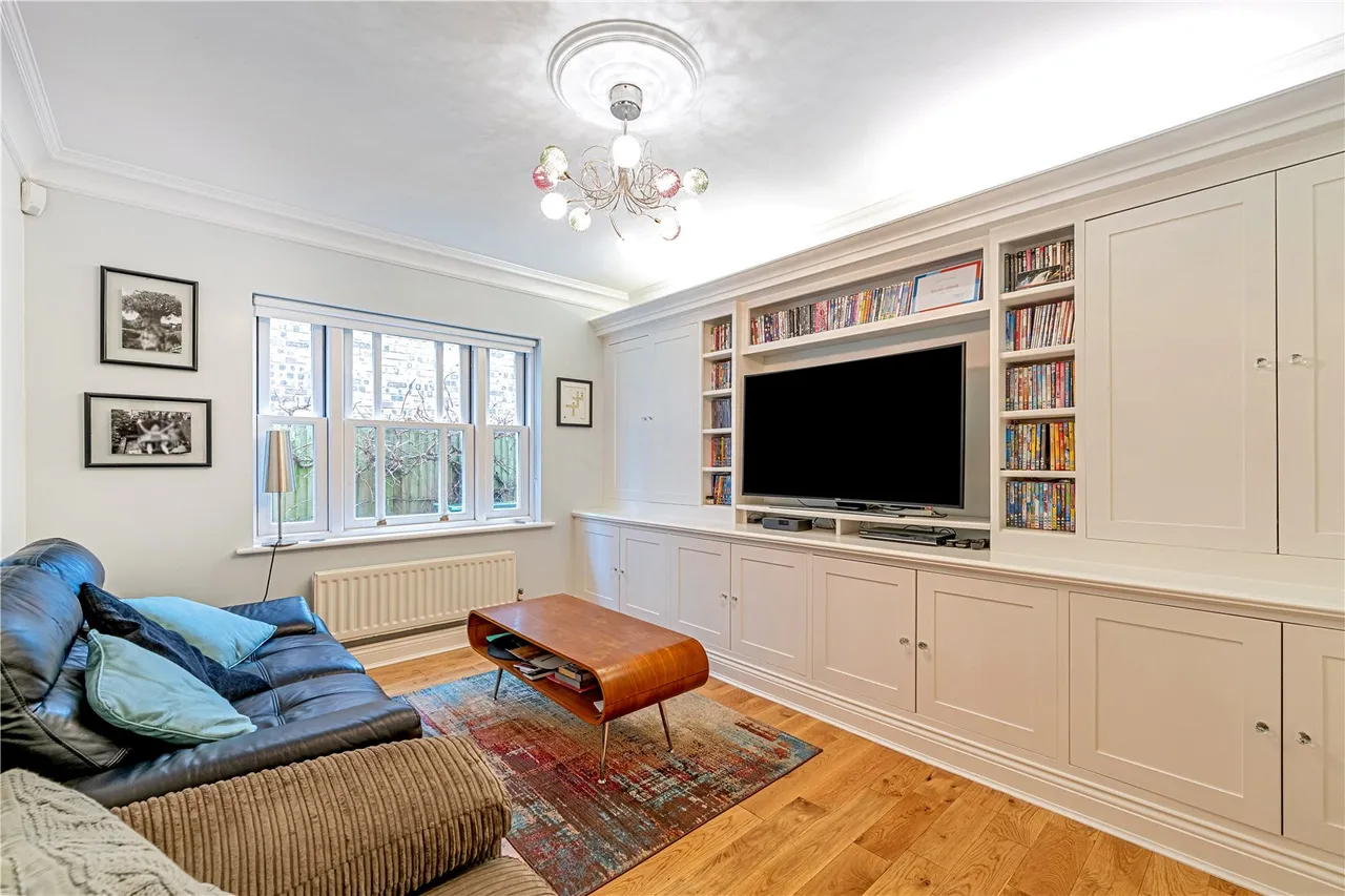 The Avenue, Hampton, TW12 3RN, photo 6