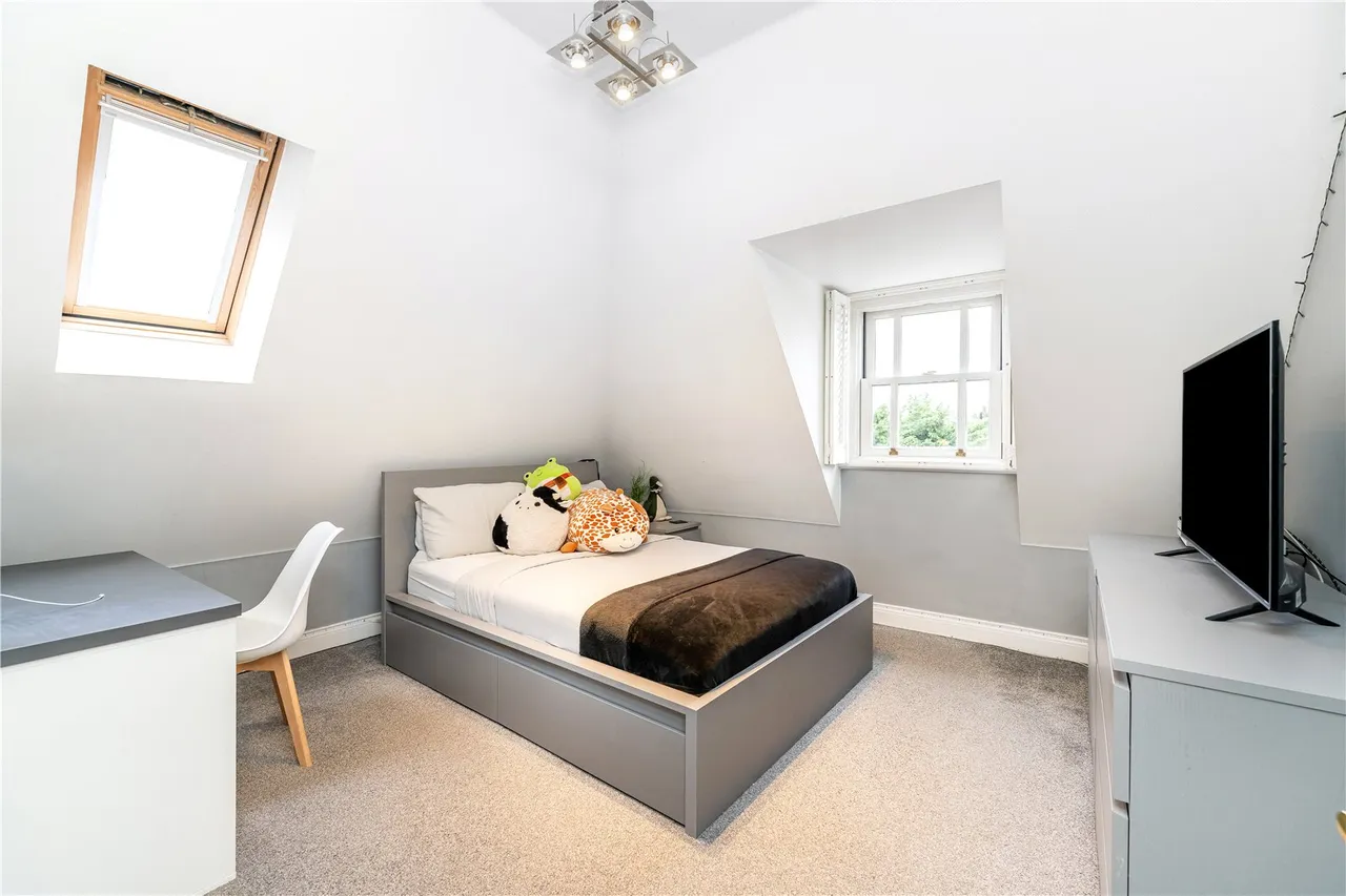 The Avenue, Hampton, TW12 3RN, photo 12