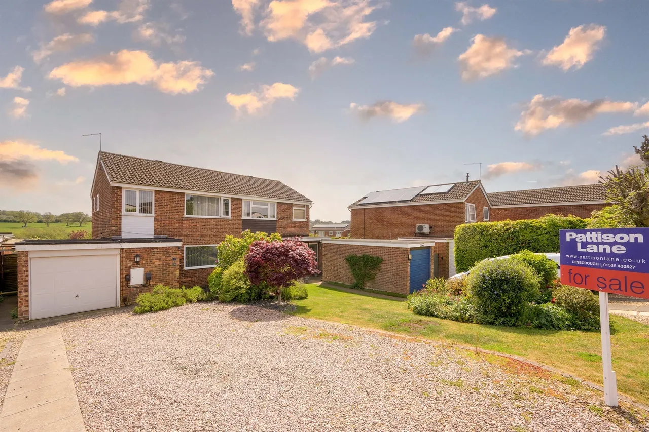 3 bed house for sale, Millholm Road, Kettering, NN14