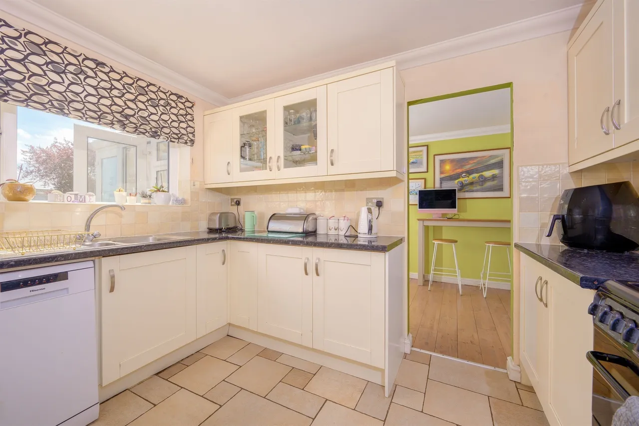 Millholm Road, Kettering, NN14, photo 7