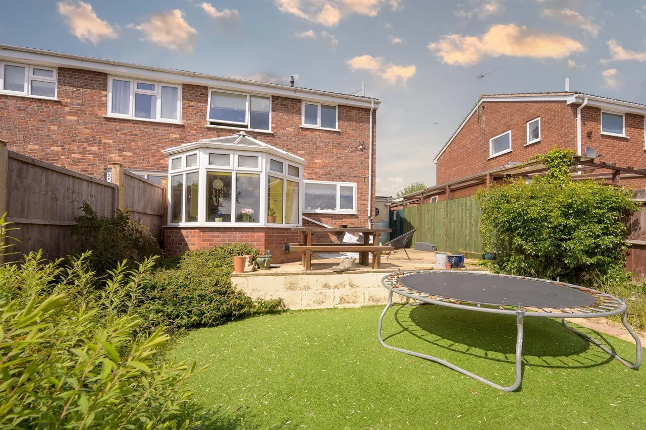 Millholm Road, Kettering, NN14, photo 13