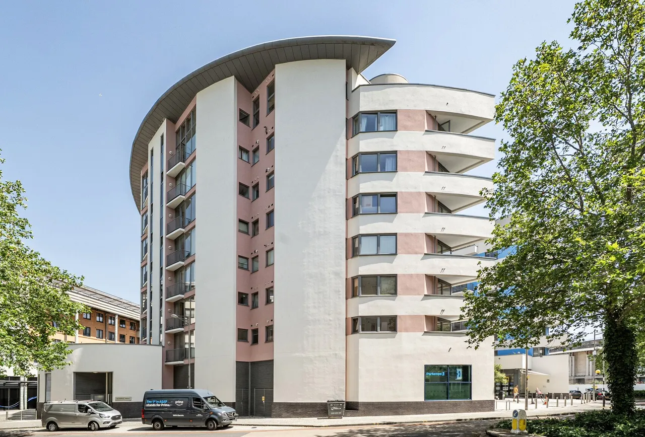 1 bed flat for sale — Balmoral House, Canons Way, BS1 5LN