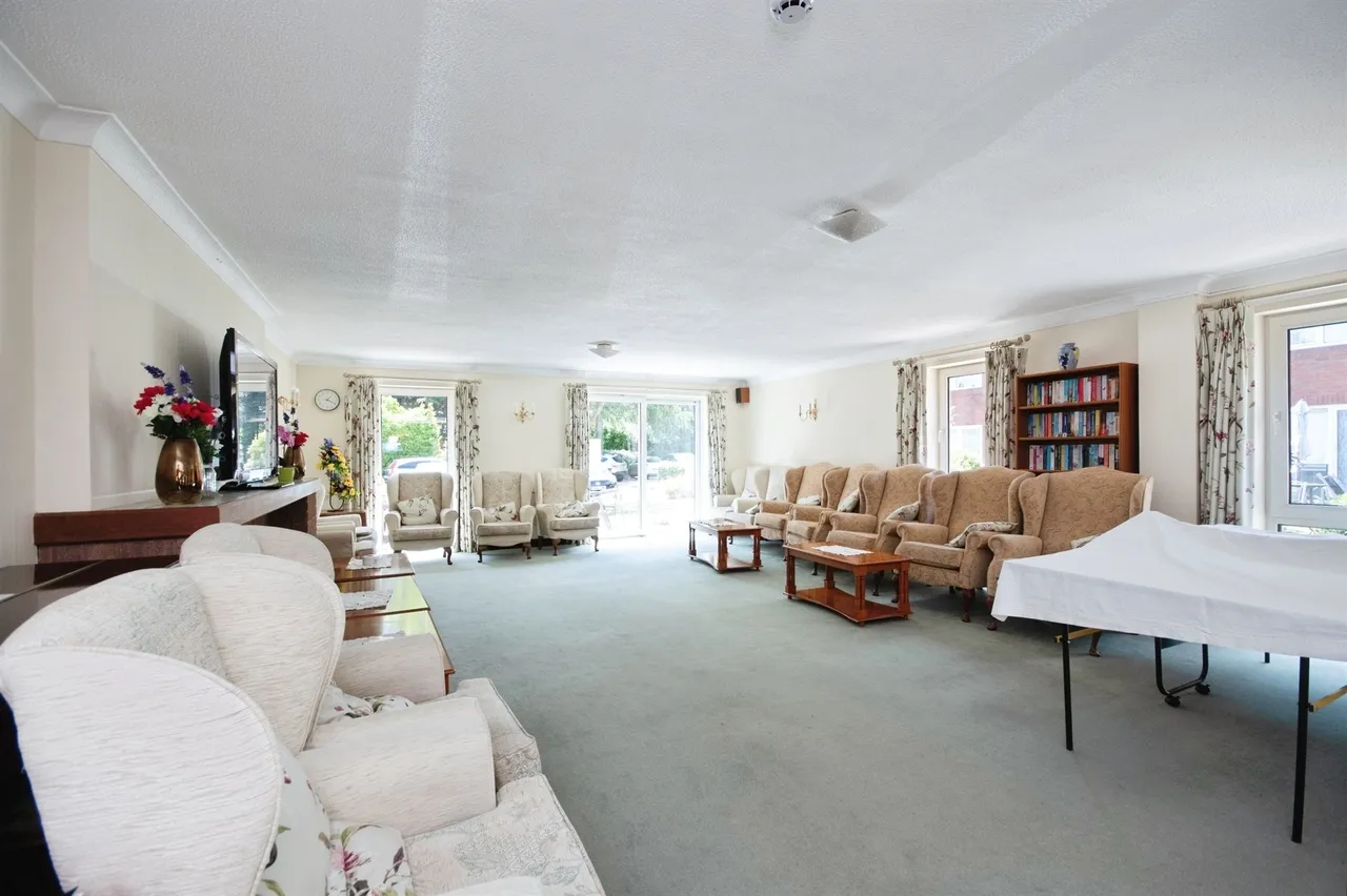 Ringwood Road, Ferndown, photo 10