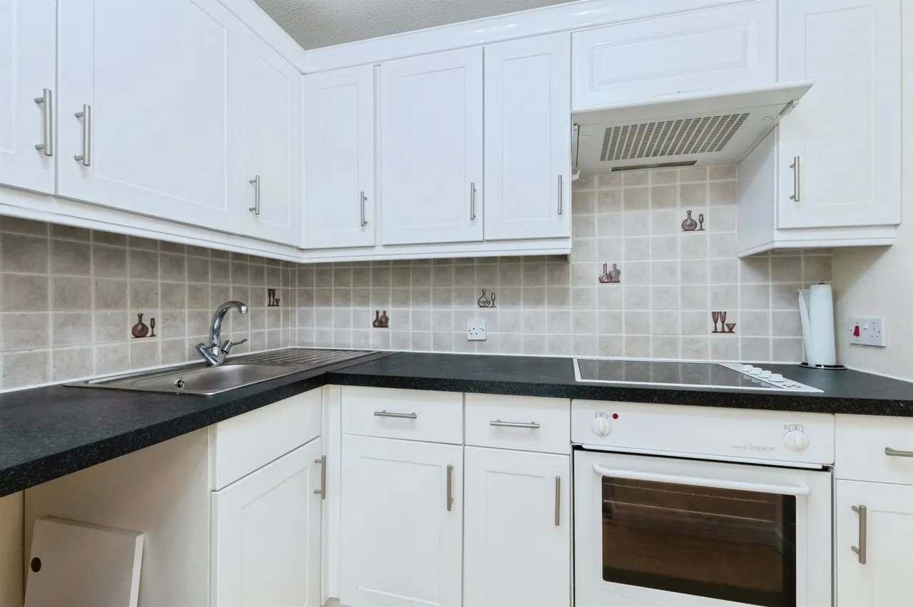 Ringwood Road, Ferndown, photo 5