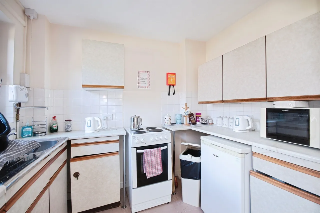 Ringwood Road, Ferndown, photo 11