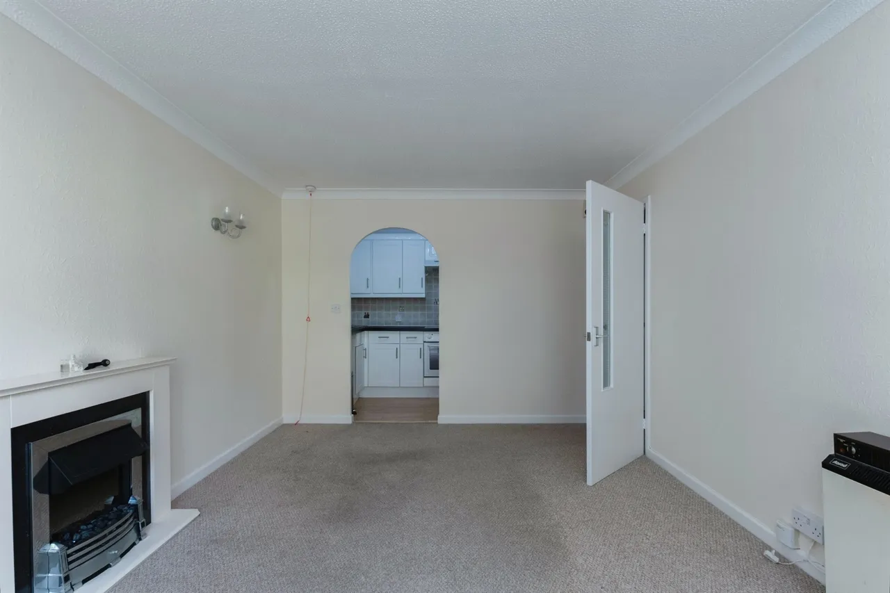 Ringwood Road, Ferndown, photo 3