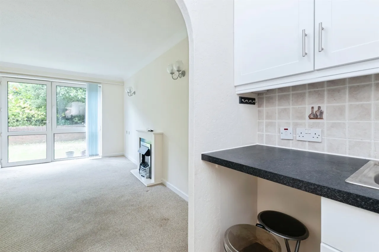 Ringwood Road, Ferndown, photo 6