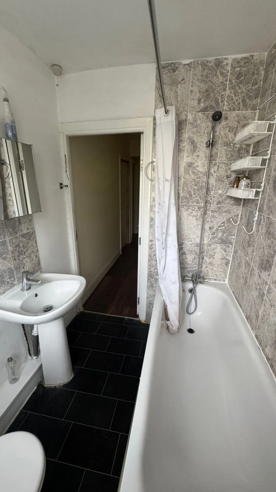 1 bed property to rent — Hewett Road, London, RM8