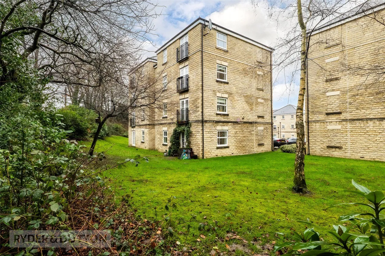 Bishopdale Court, Halifax, HX1, photo 16