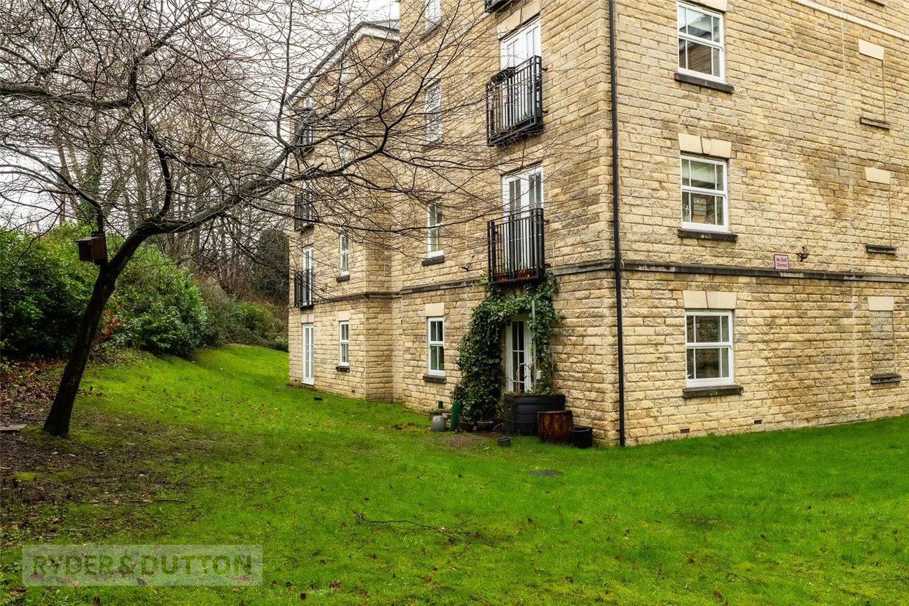 Bishopdale Court, Halifax, HX1, photo 18
