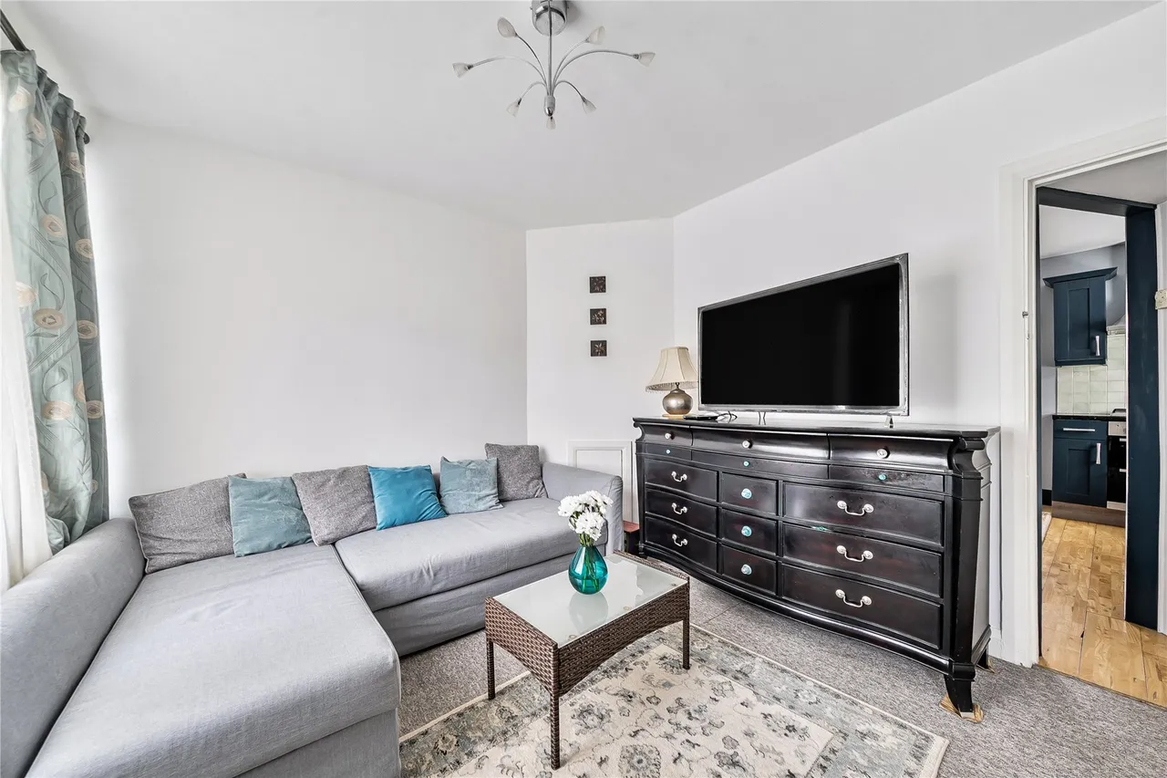 Weston Avenue, Addlestone, KT15, photo 3