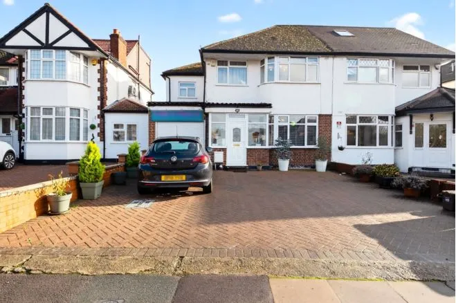 Broadfields Avenue, Edgware, photo 3