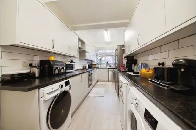 Broadfields Avenue, Edgware, photo 6