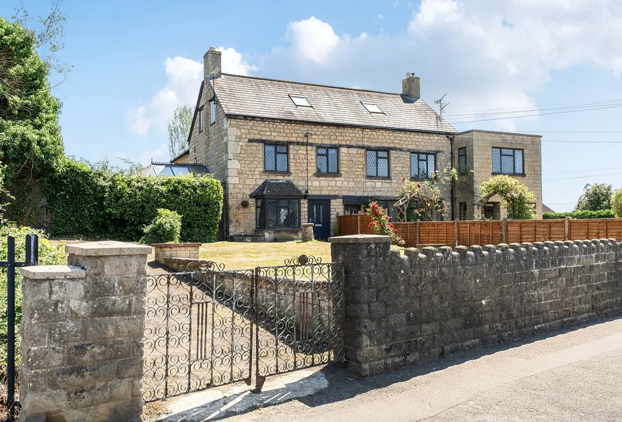 4 bed house for sale — Woodcock Lane, Stonehouse, GL10 2EE