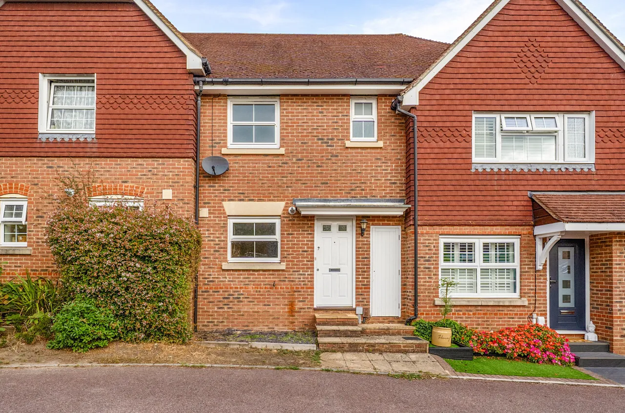 3 bed house for sale — East Hundreds, Fleet, Hampshire, GU51 1HL