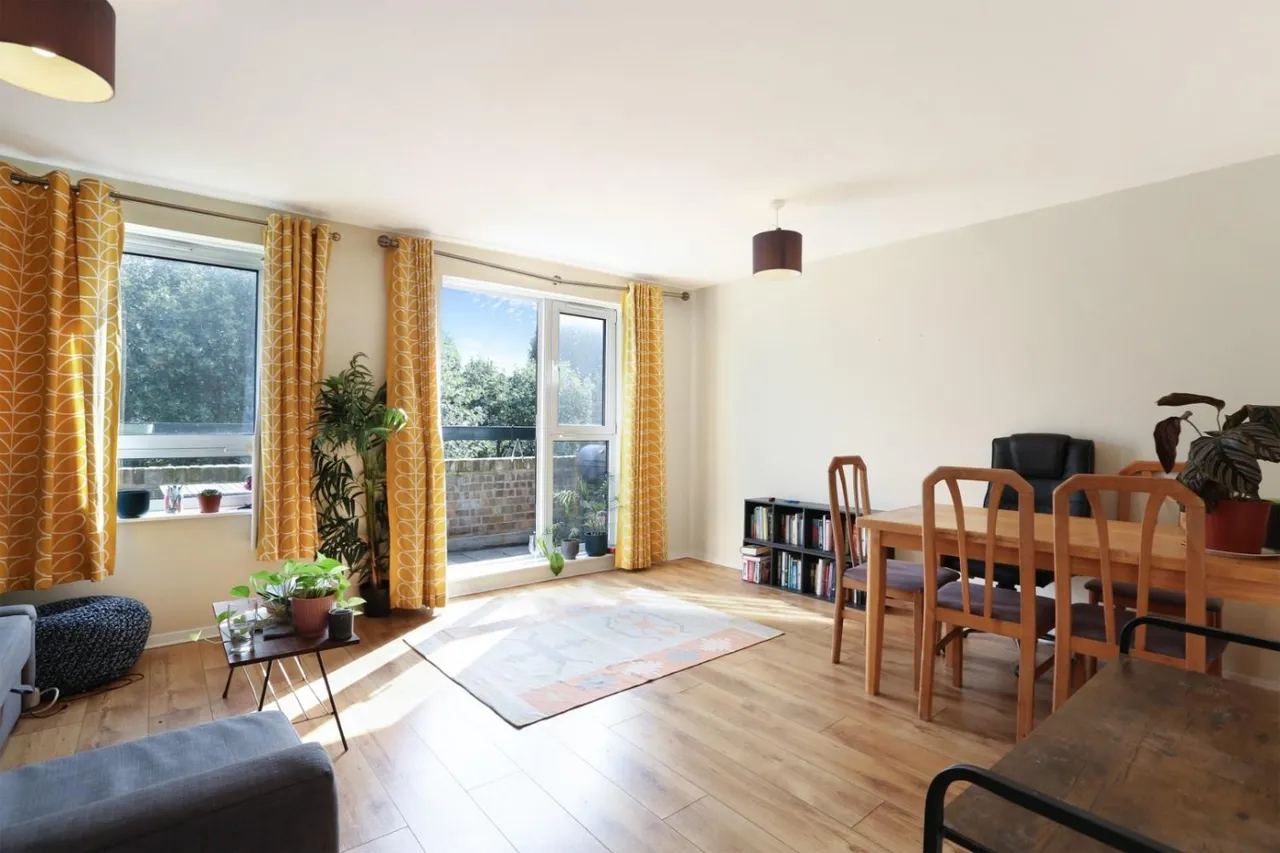 3 bed flat for sale — Pembury House, McNeil Road, London, SE5