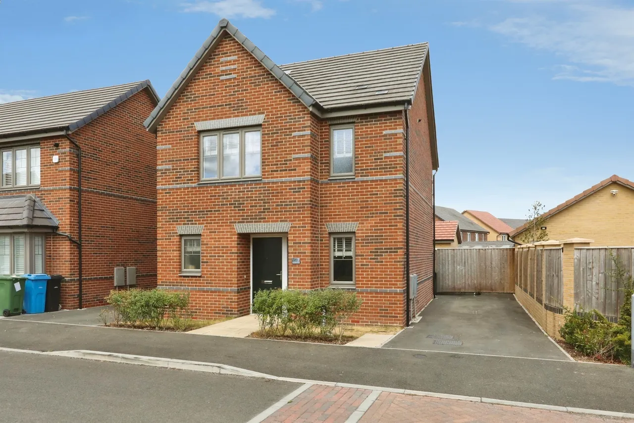 3 bed house for sale — Bluebell Close, Carlton-In-Lindrick, Worksop