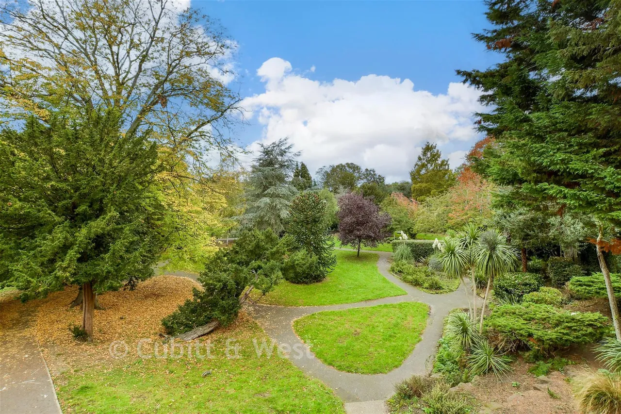 Grove House, The Green, SM5, photo 8