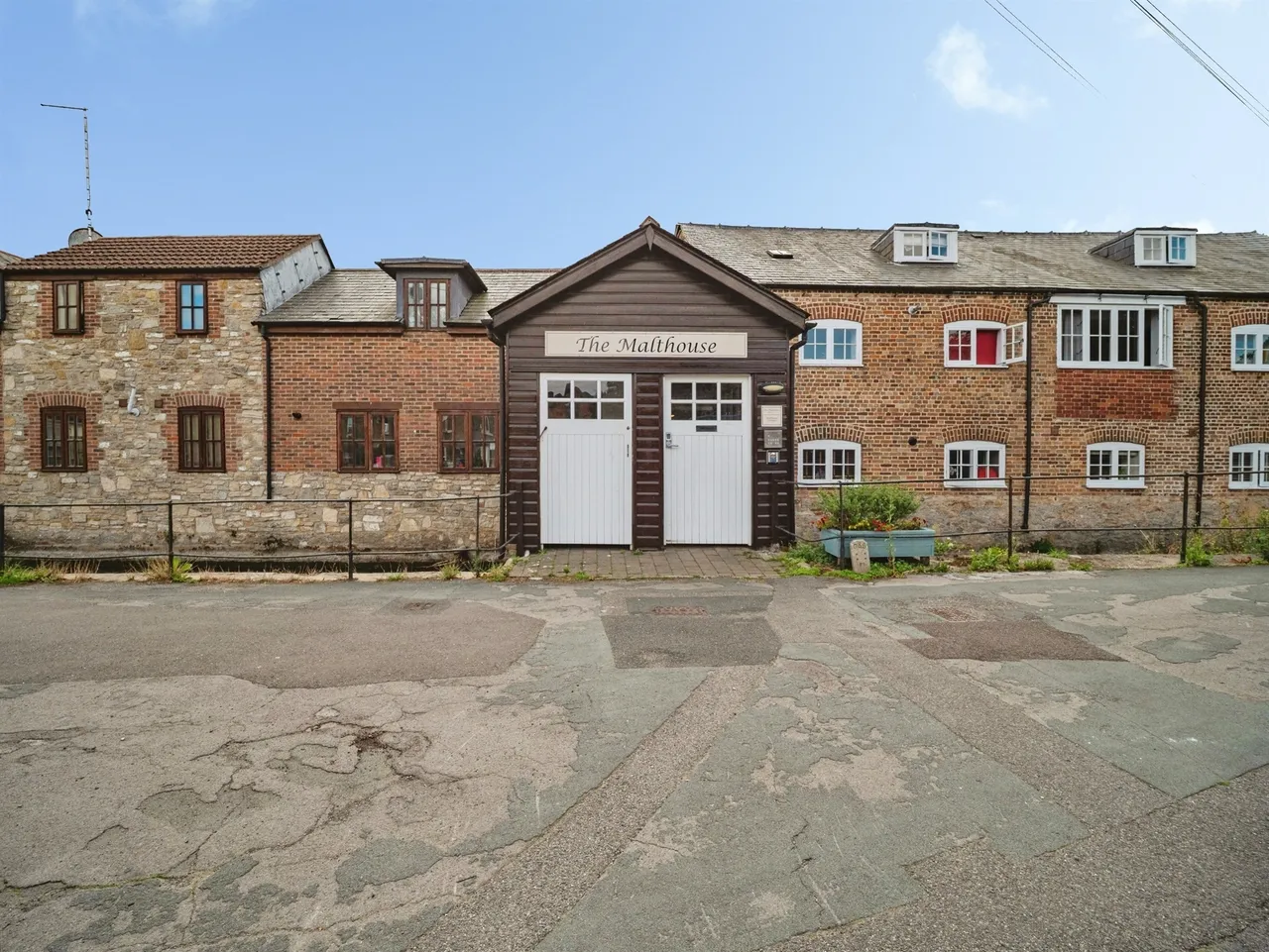 2 bed house for sale, London Road, Dorchester, DT1