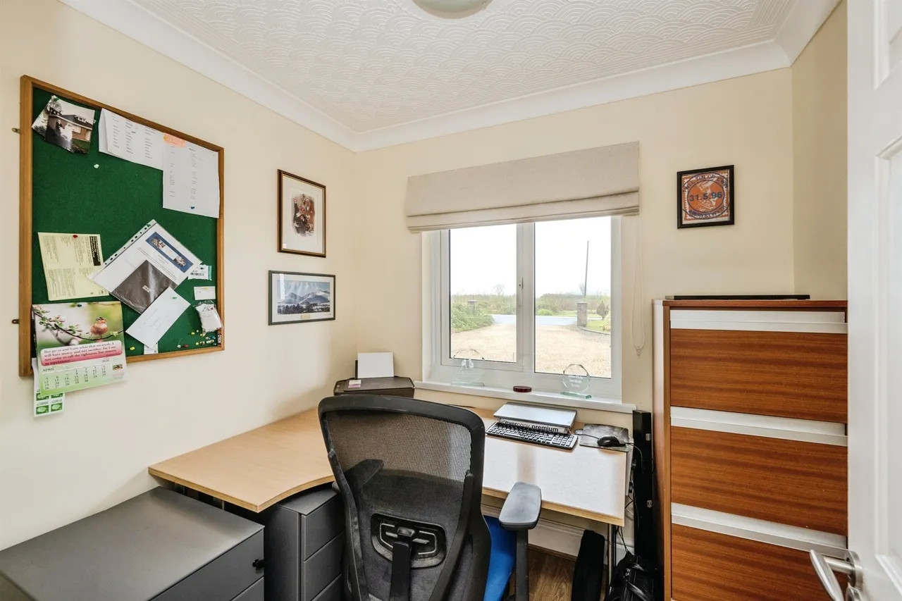 Heol Gelli Fawr Llanelli, SA15, photo 16