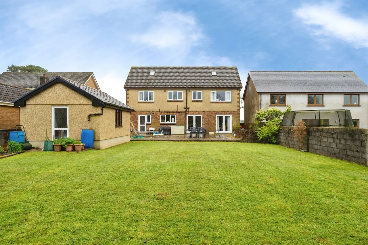 Heol Gelli Fawr Llanelli, SA15, photo 30