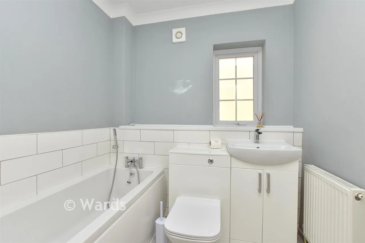 Yeates Drive, Kemsley, ME10, photo 14
