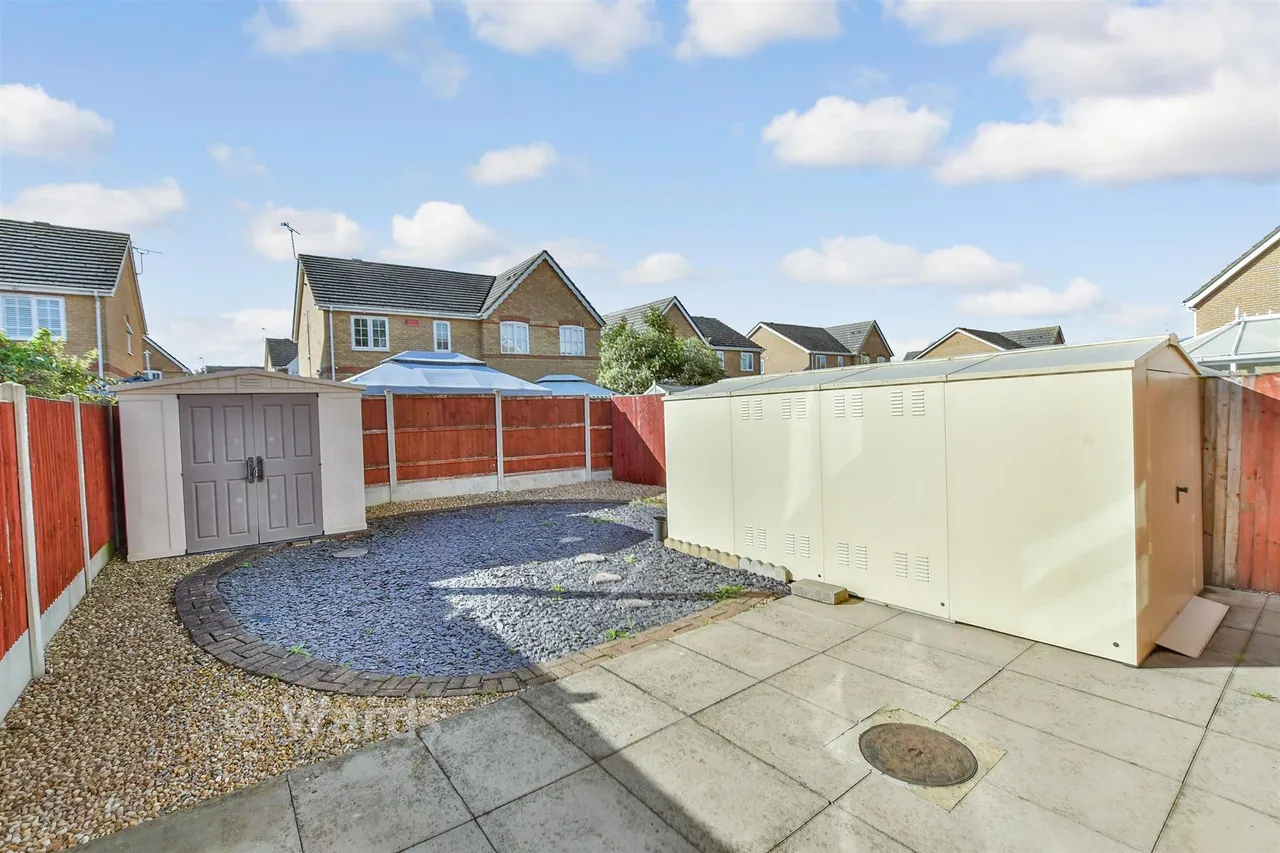 Yeates Drive, Kemsley, ME10, photo 6