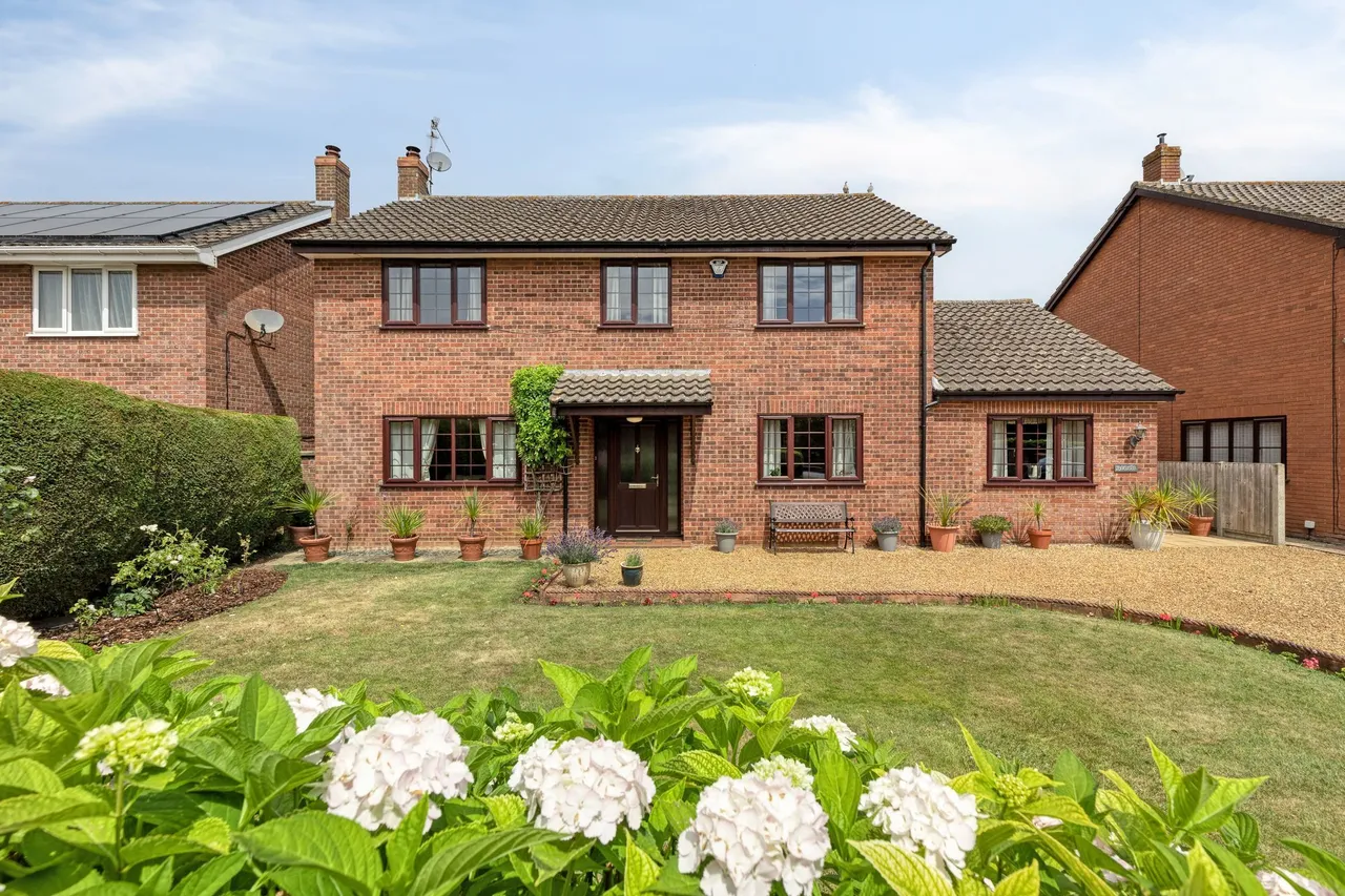 4 bed house for sale, Chain Free in Gayton