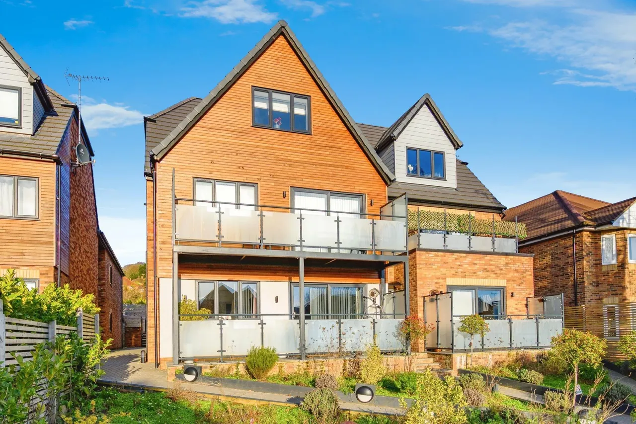 West Wycombe Road, High Wycombe, HP12, photo 5