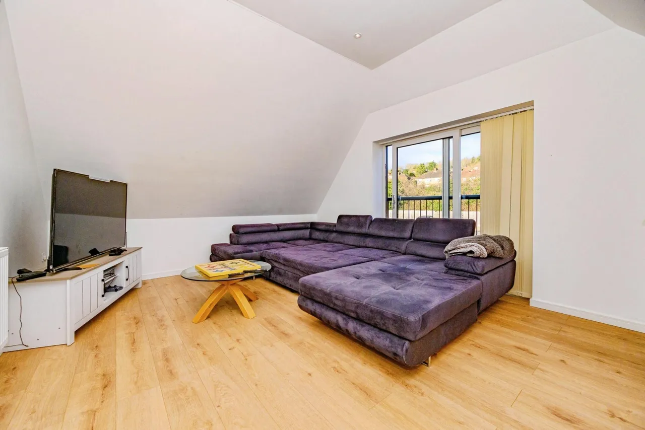 West Wycombe Road, High Wycombe, HP12, photo 3