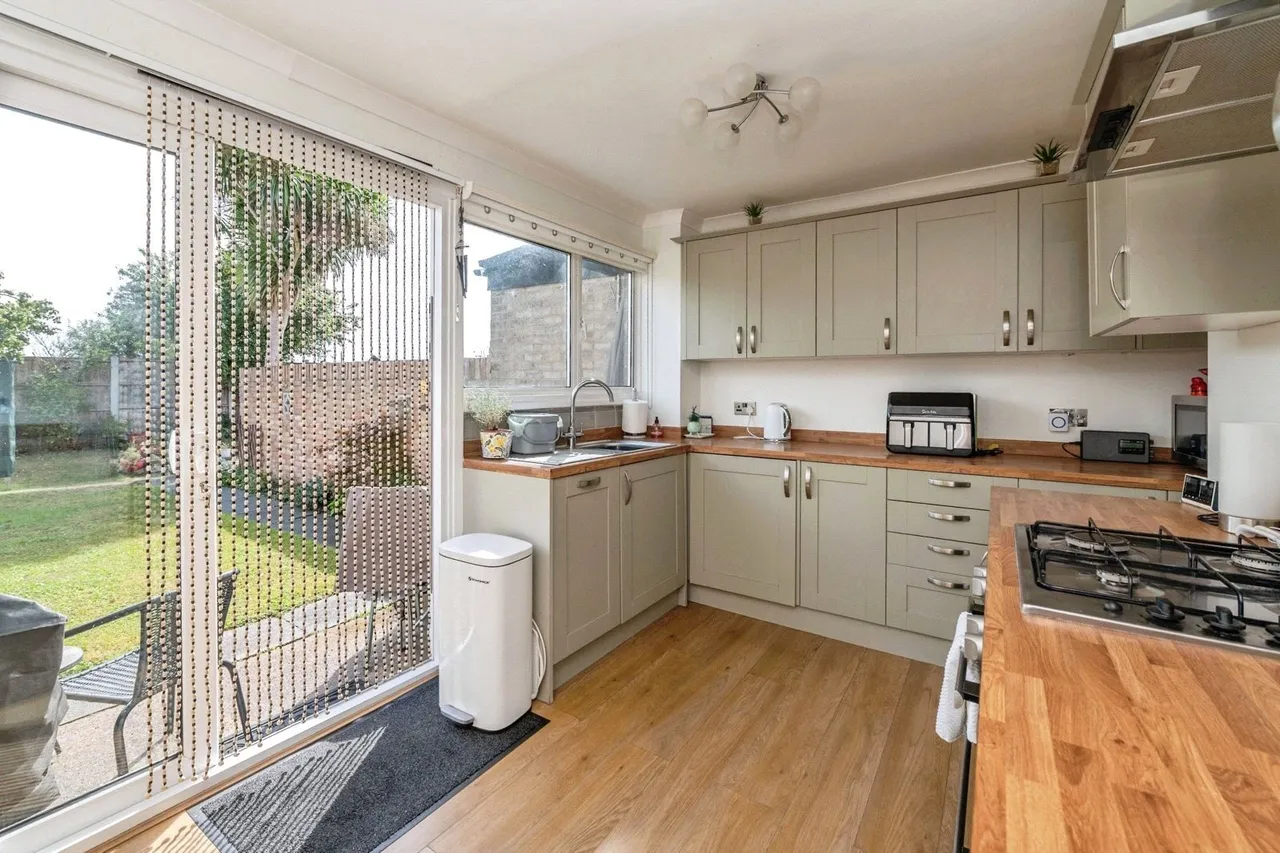 Byron Gardens, Tilbury, Essex, RM18, photo 4