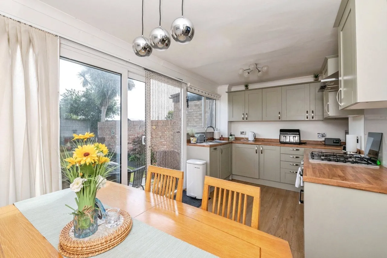 Byron Gardens, Tilbury, Essex, RM18, photo 10