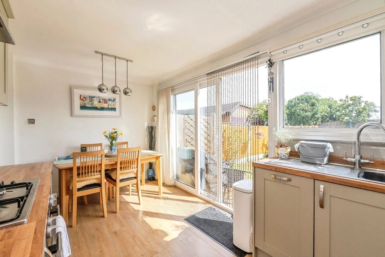 Byron Gardens, Tilbury, Essex, RM18, photo 9