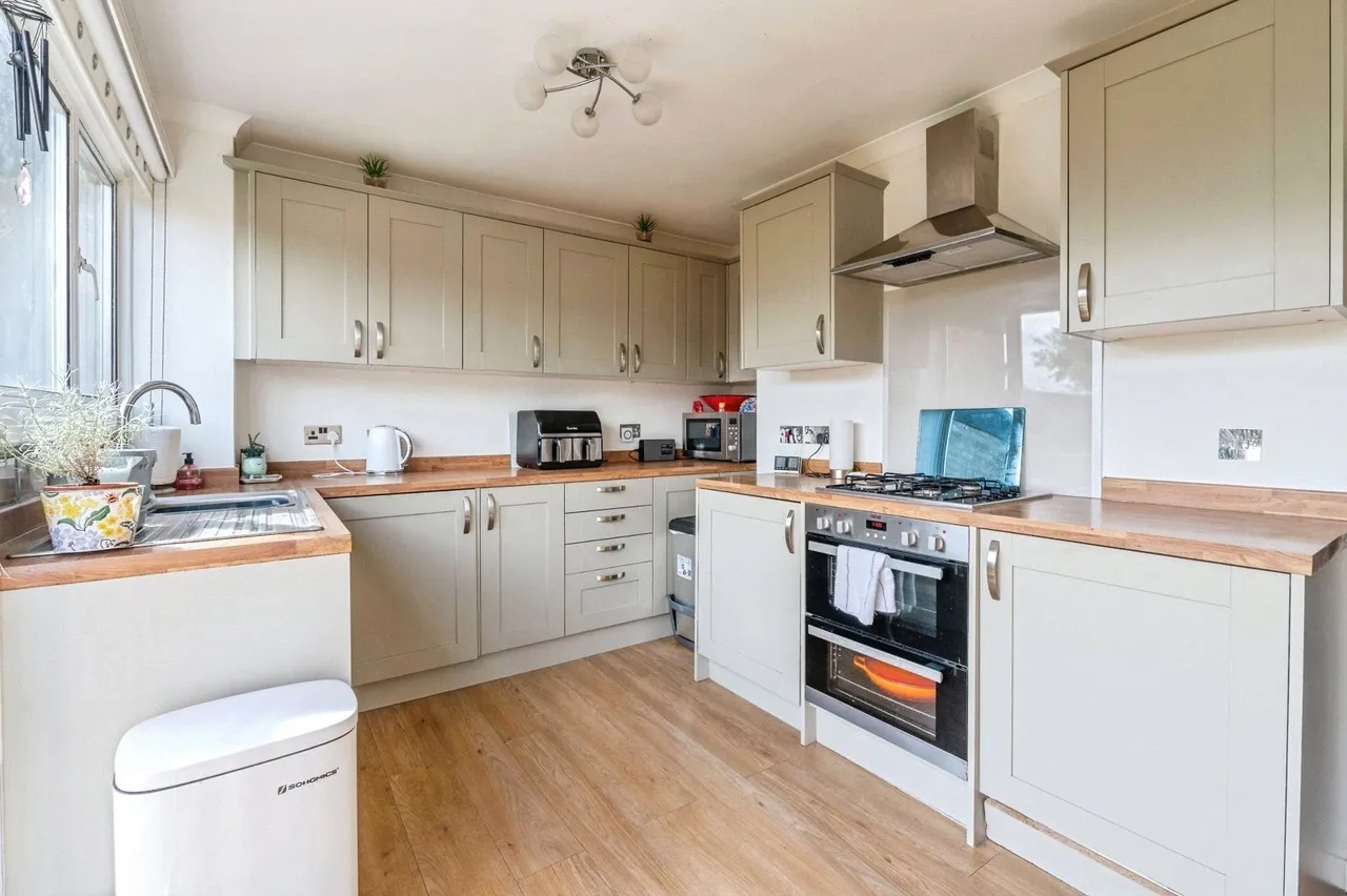 Byron Gardens, Tilbury, Essex, RM18, photo 8