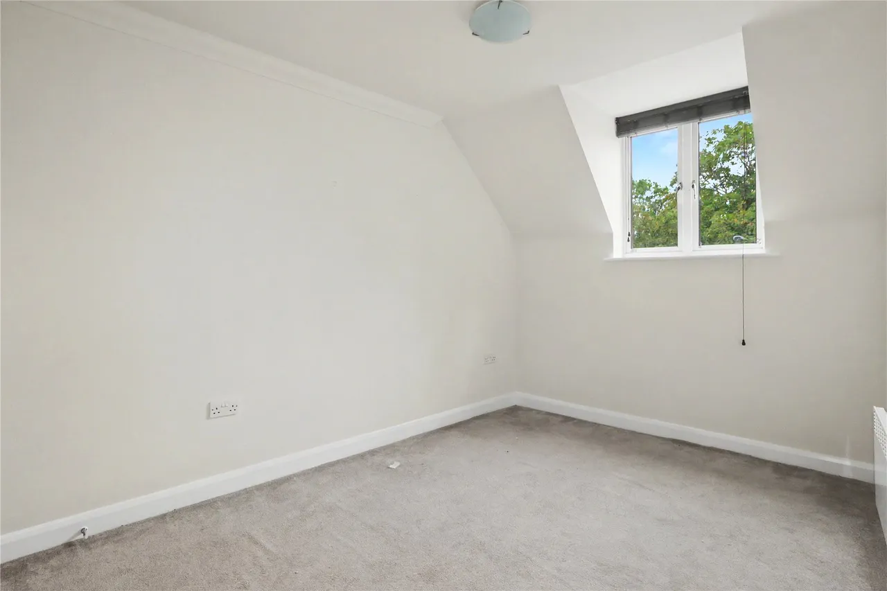 Heathside Crescent, Woking, GU22, photo 9