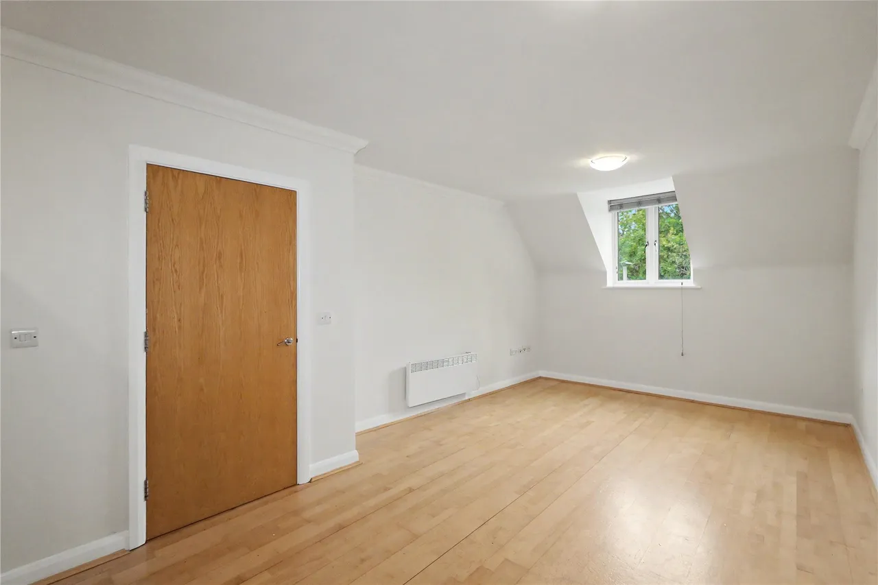 Heathside Crescent, Woking, GU22, photo 8