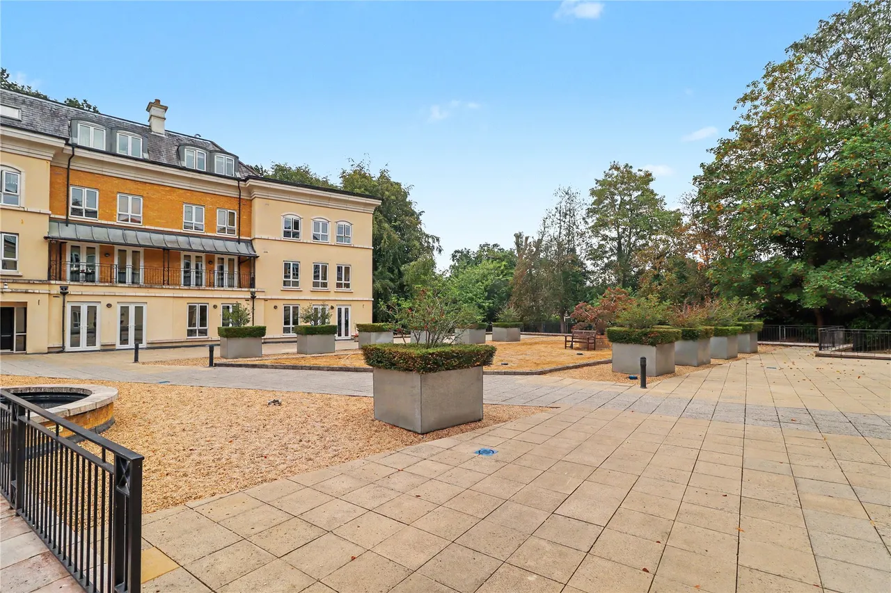 Heathside Crescent, Woking, GU22, photo 7