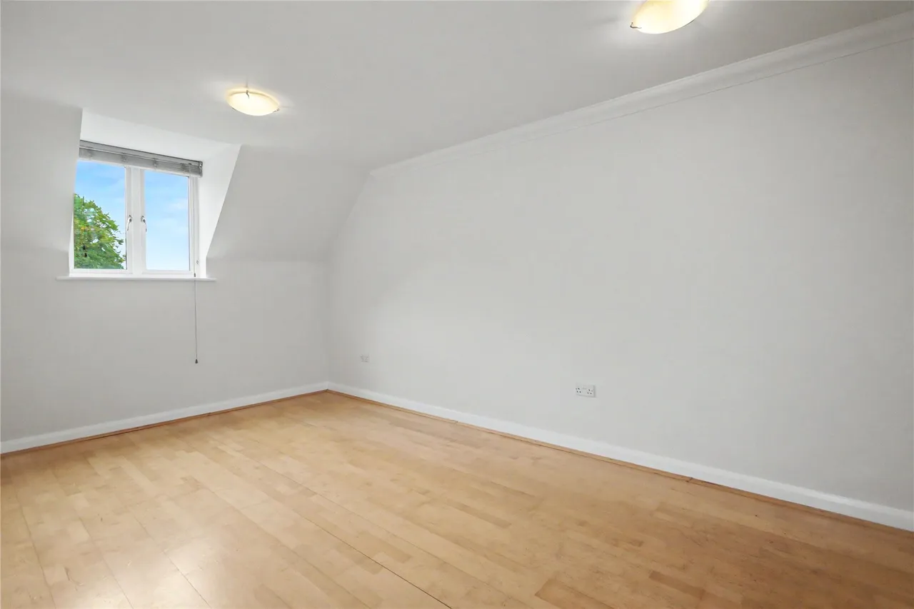 Heathside Crescent, Woking, GU22, photo 3