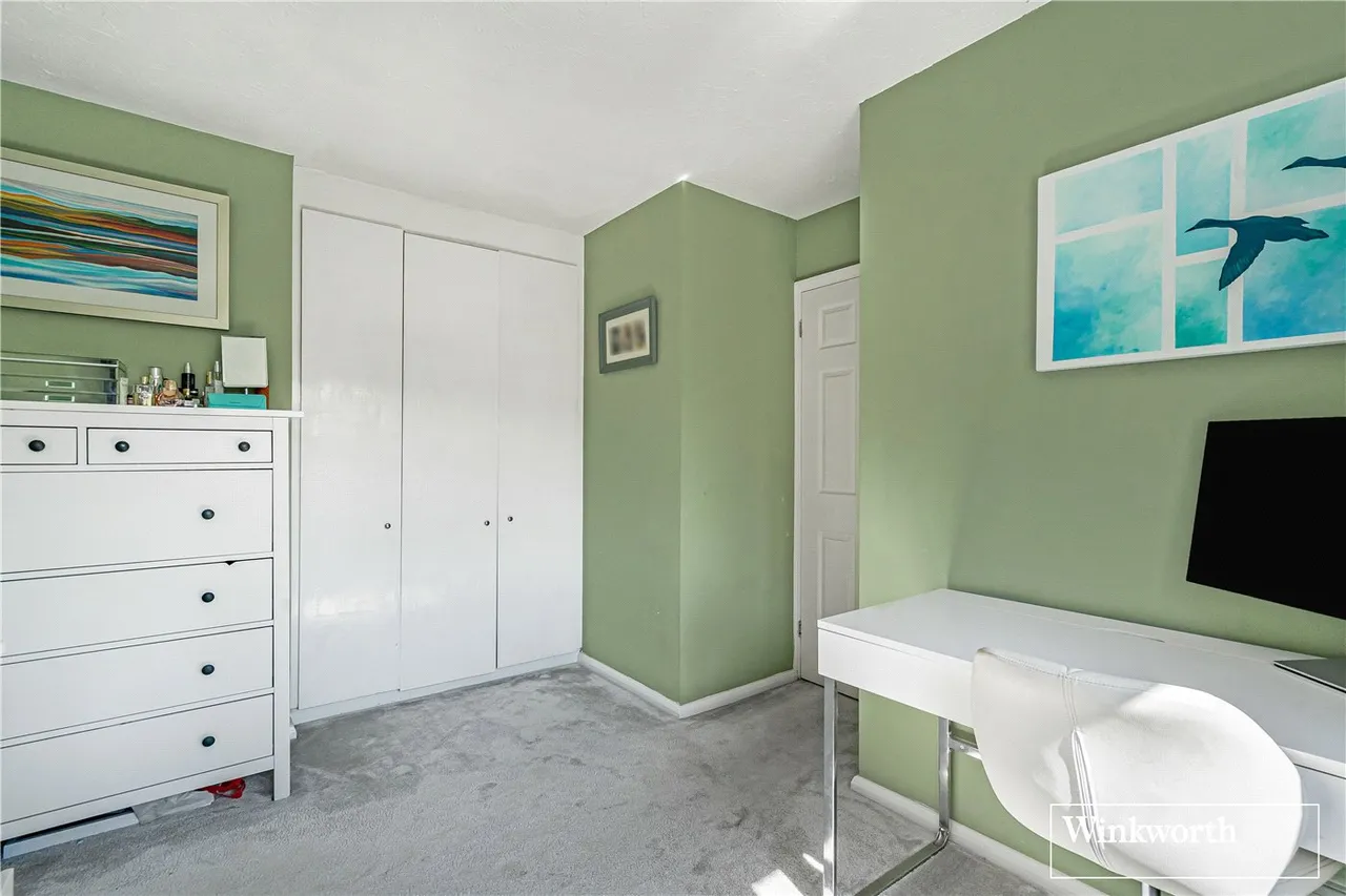 Shire Close, Bagshot, Surrey, GU19, photo 8