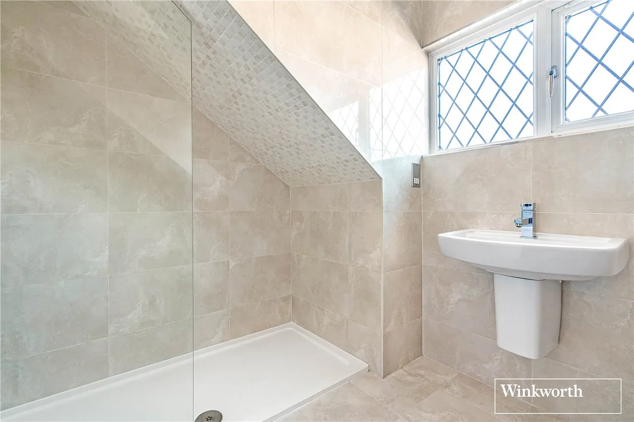 Shire Close, Bagshot, Surrey, GU19, photo 12