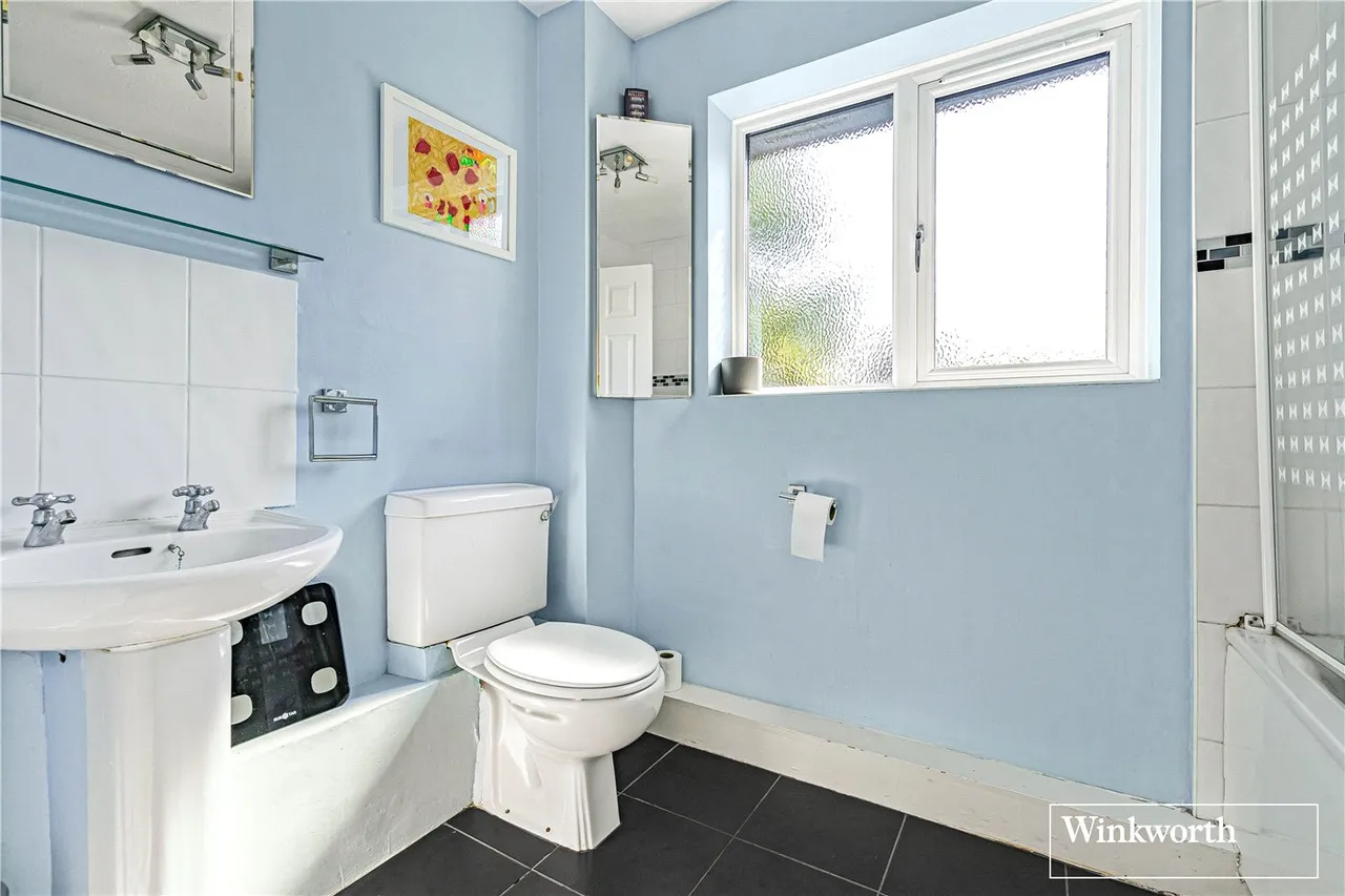 Shire Close, Bagshot, Surrey, GU19, photo 11