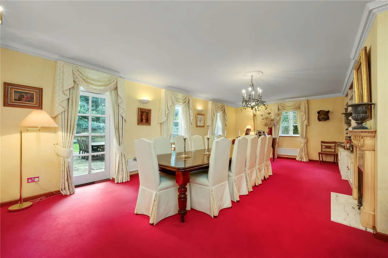 Old Avenue, St George's Hill, Weybridge, Surrey, KT13 0QB, photo 11
