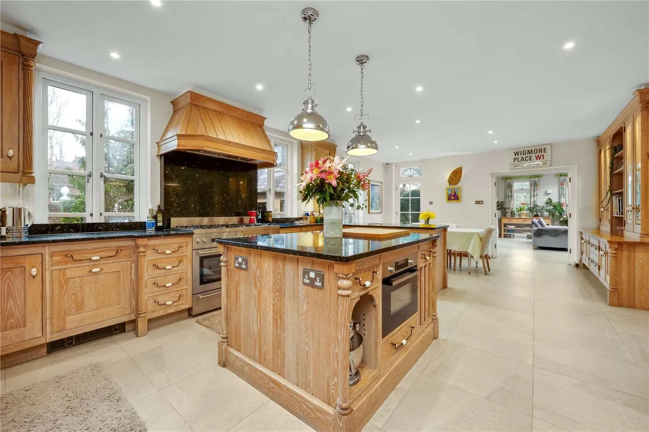 Old Avenue, St George's Hill, Weybridge, Surrey, KT13 0QB, photo 6
