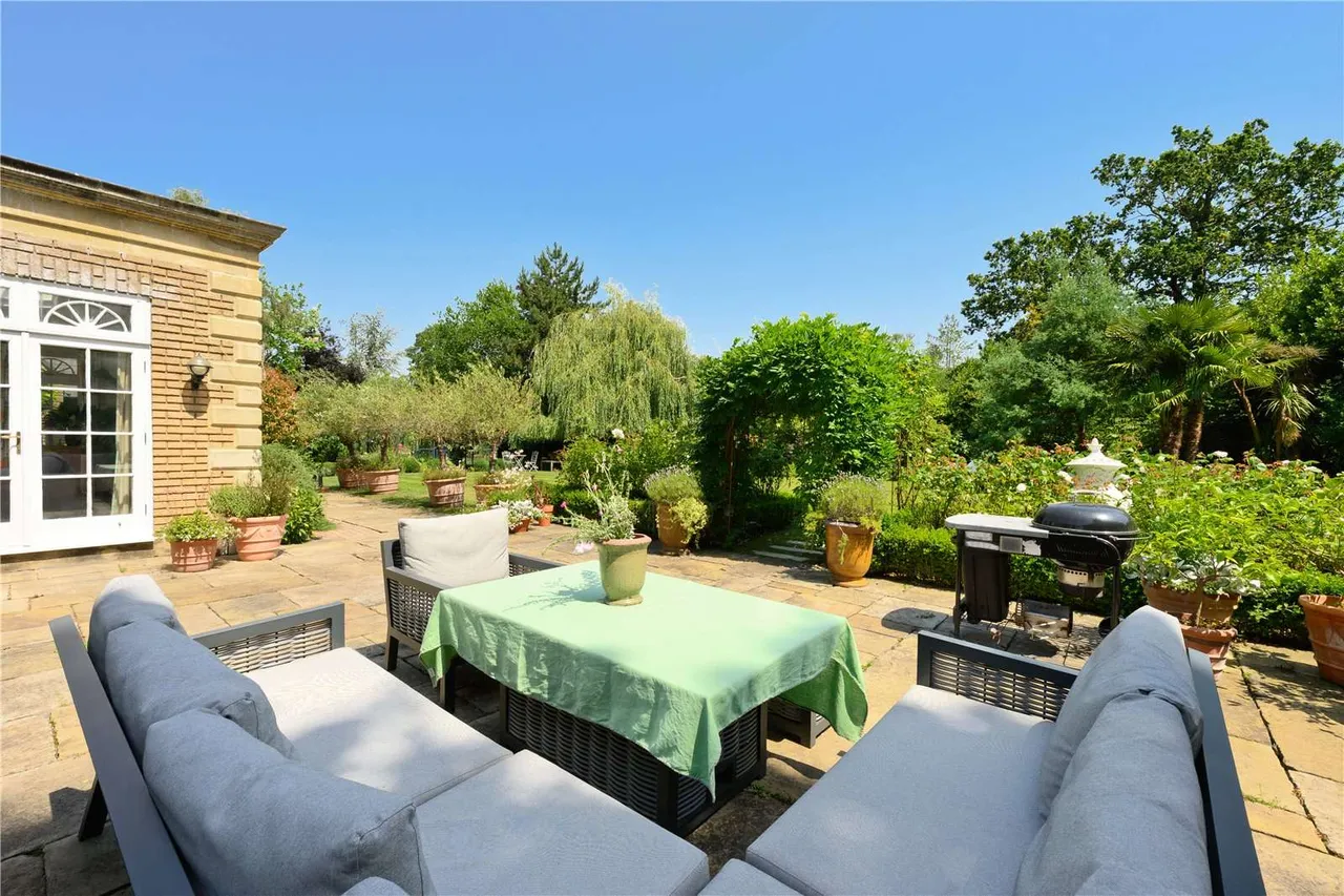 Old Avenue, St George's Hill, Weybridge, Surrey, KT13 0QB, photo 9