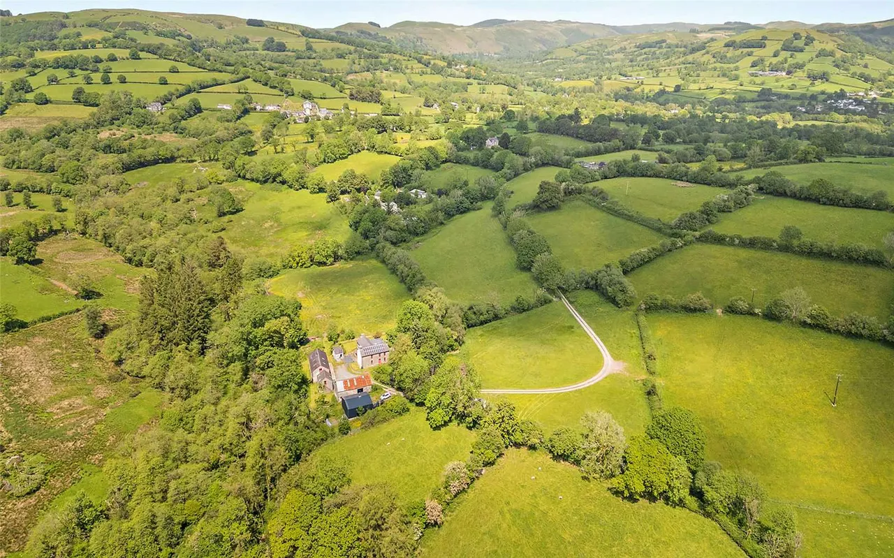 6 bed house for sale — Pumsaint, Carmarthenshire, SA19 8DT