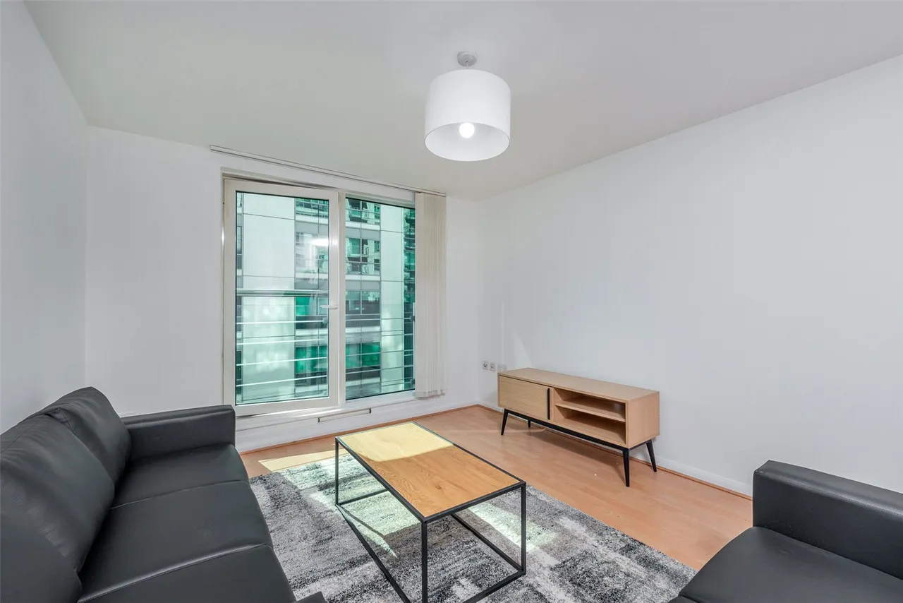 2 bed flat for sale, Admiral House, St George Wharf, SW8