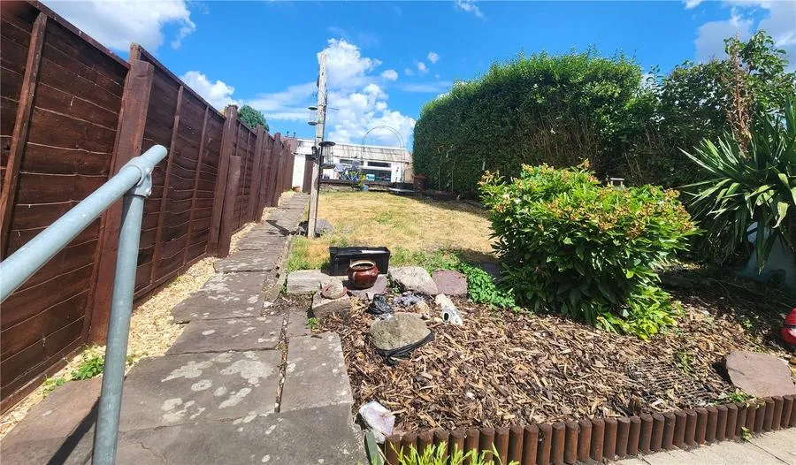 Llandaff Row, Penpentre, LD3, photo 18