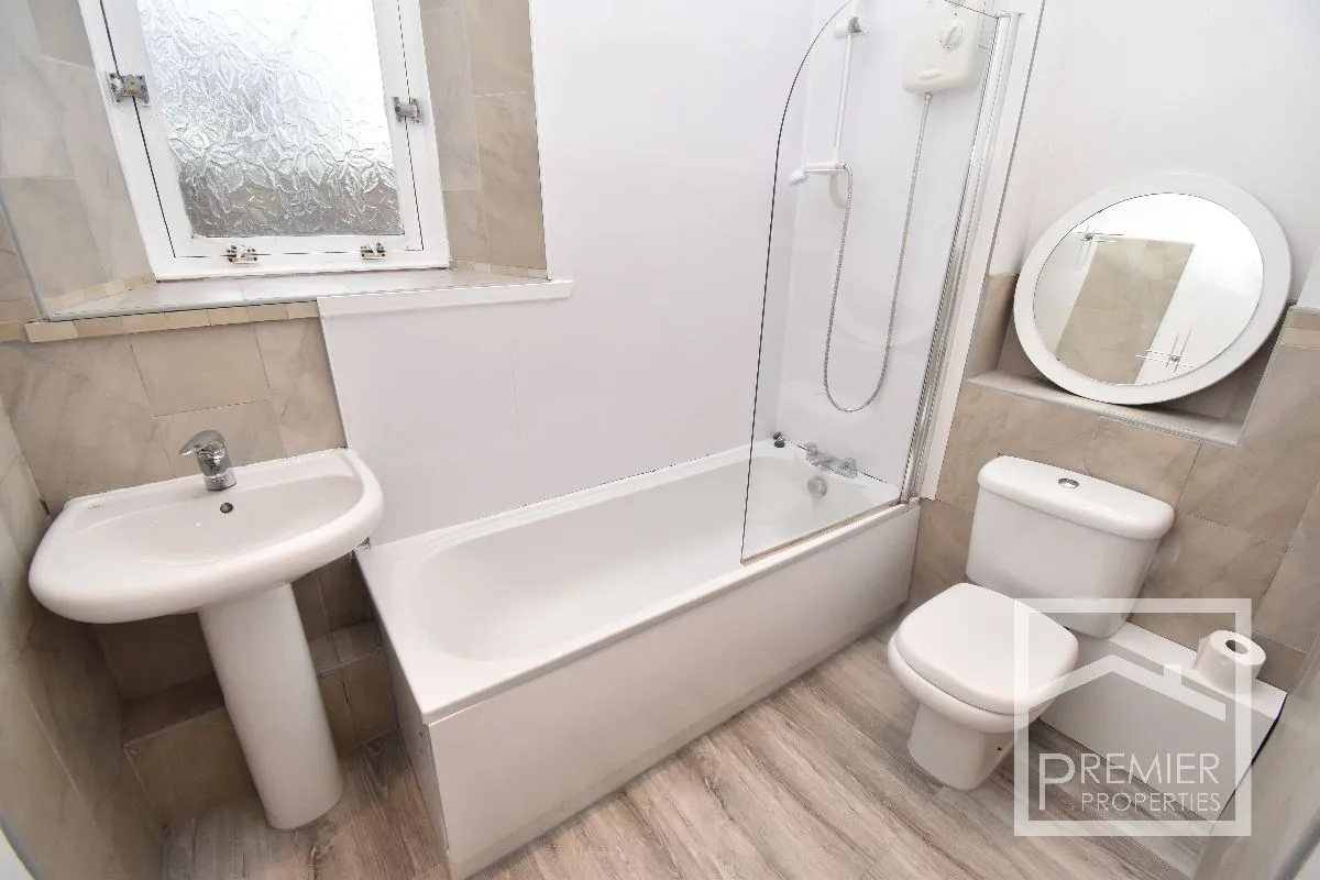 4 bedroom Top Floor Flat To Let, photo 5